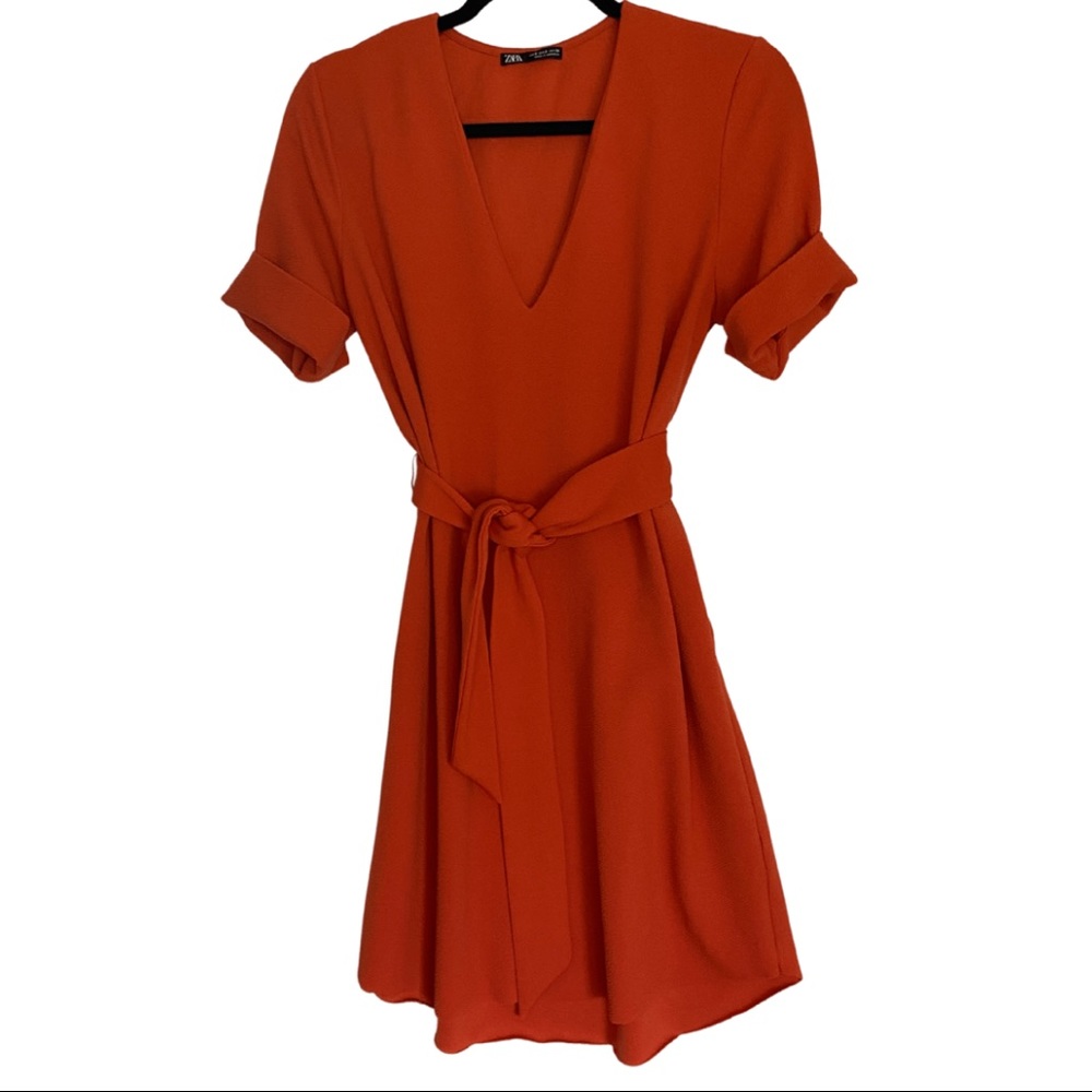 Zara Orange Textured V-neck Dress. Size XS cuffed sleeves